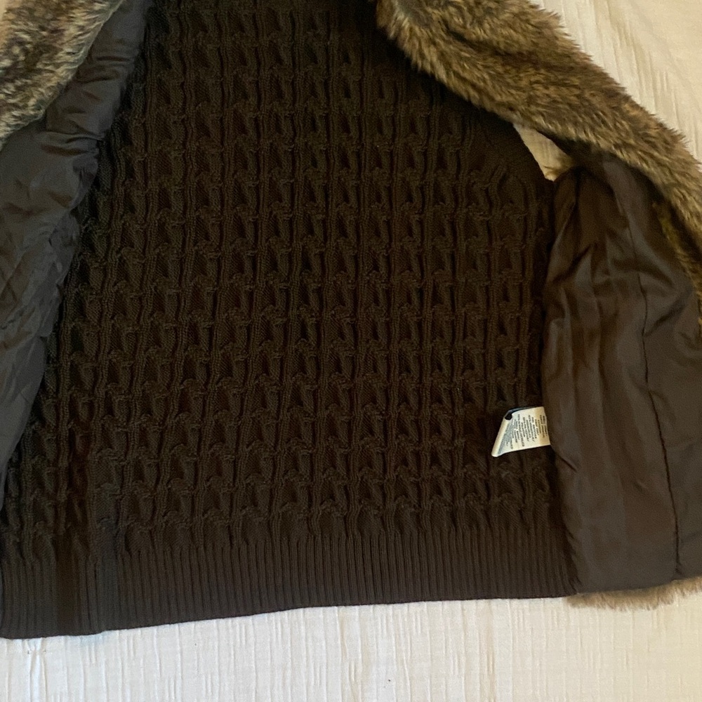 Sebby Women's Plush Faux Fur Vest - Picture 7 of 9